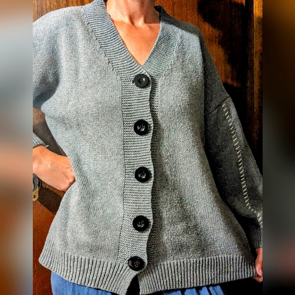 Oversized, knitted style cardigan, fits large - Excellent used condition
